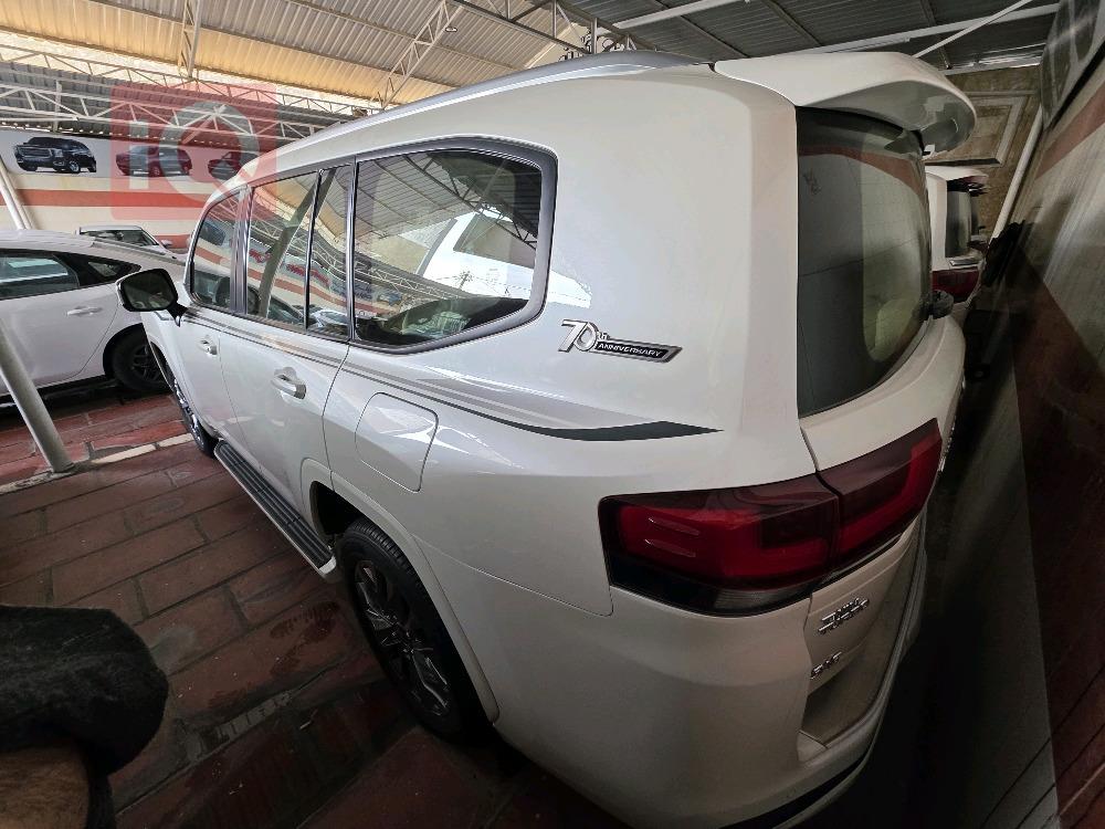 تۆیۆتا لاند کروزەر